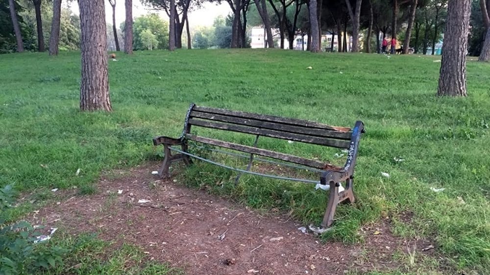 Panchine rotte e chiavi smarrite - I due volti di Casal Monastero